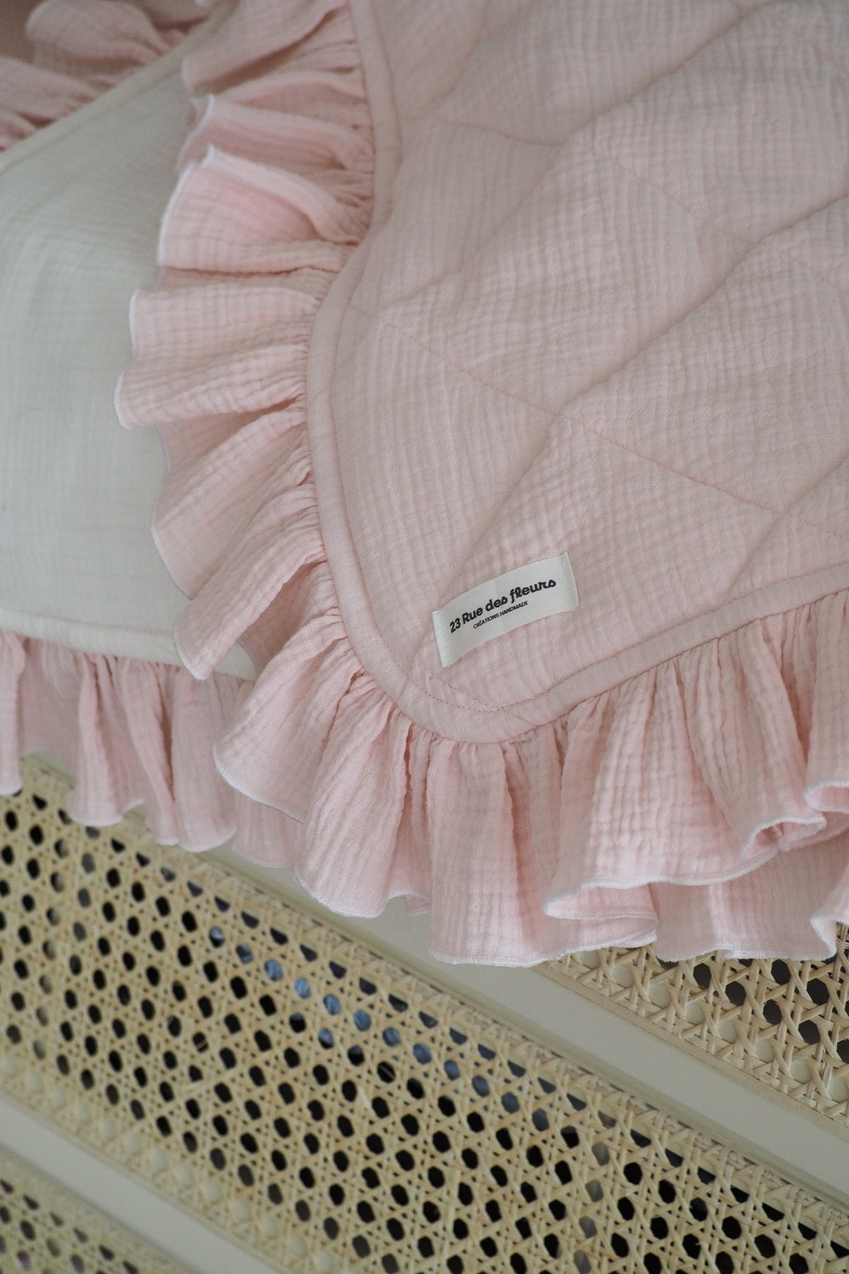 Couverture Bébé à Volants Rose pétale