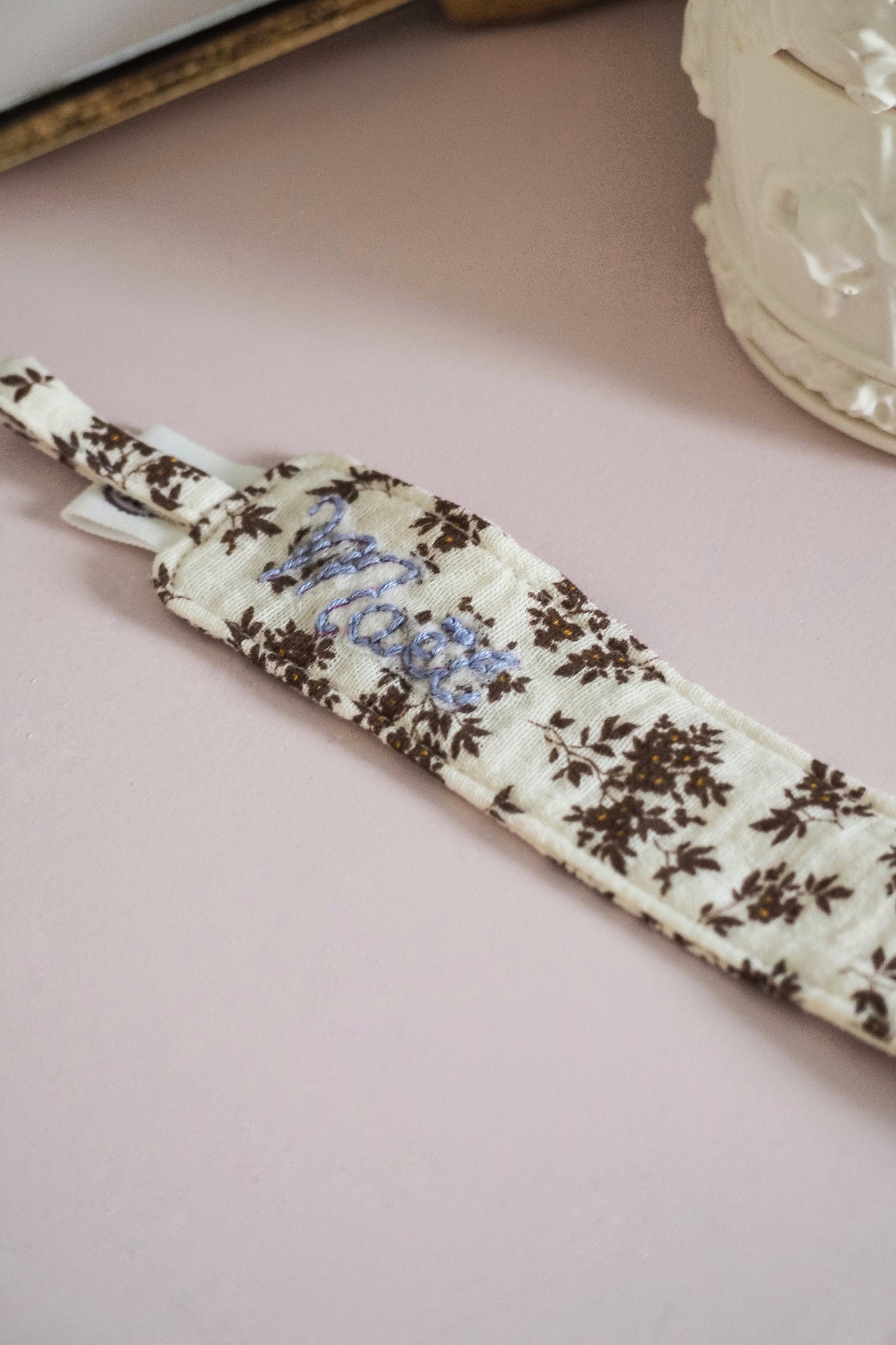 Attache tétine personnalisable - Noisetier