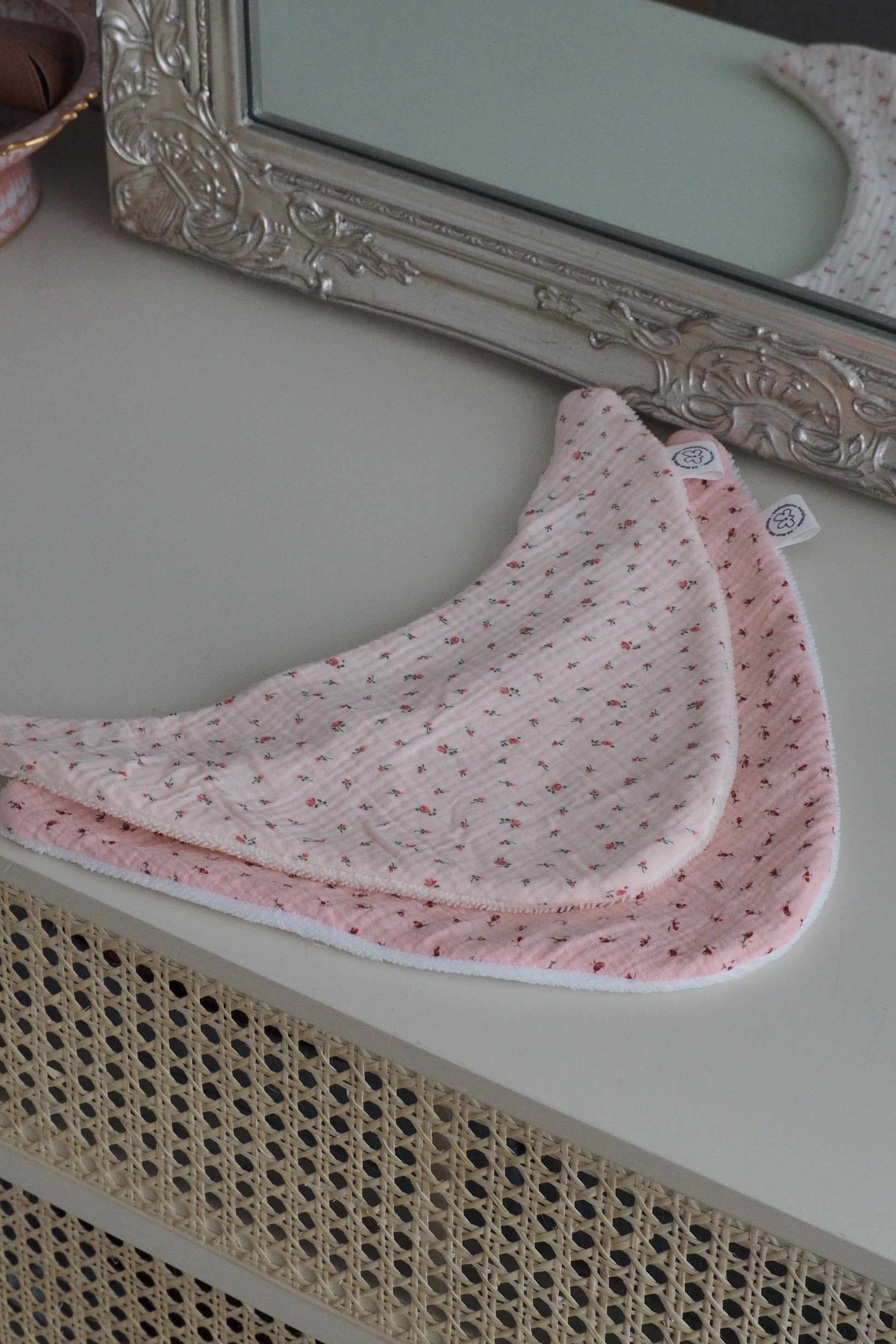 Bavoir banana baby pink roses gaze de coton