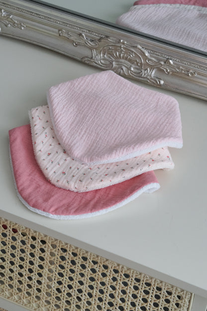 Bavoir bandana rose petale