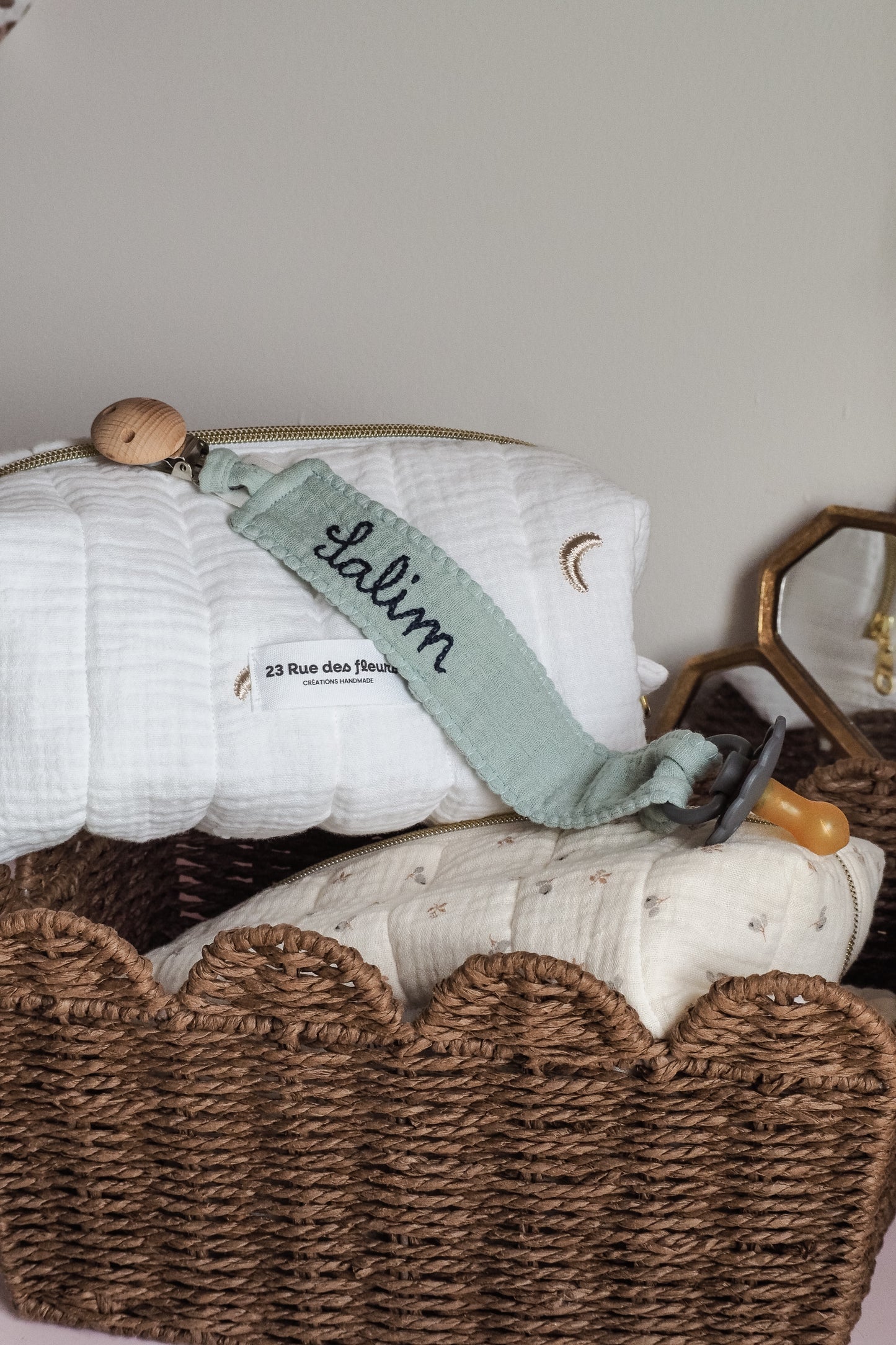 Attache tétine - couleurs unies + motifs exclusifs