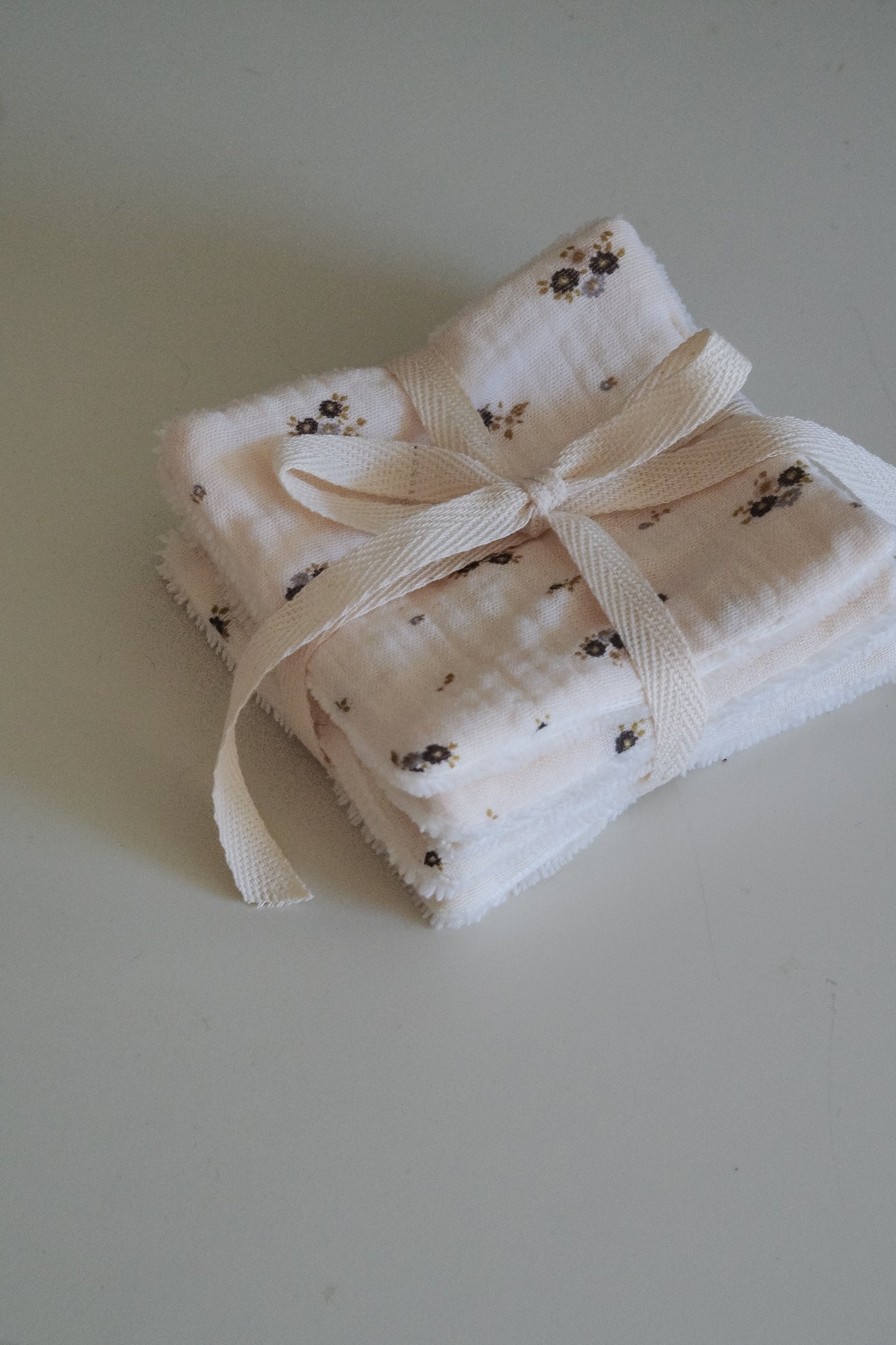 Lot de 5 cotons réutilisables Small Black Flowers