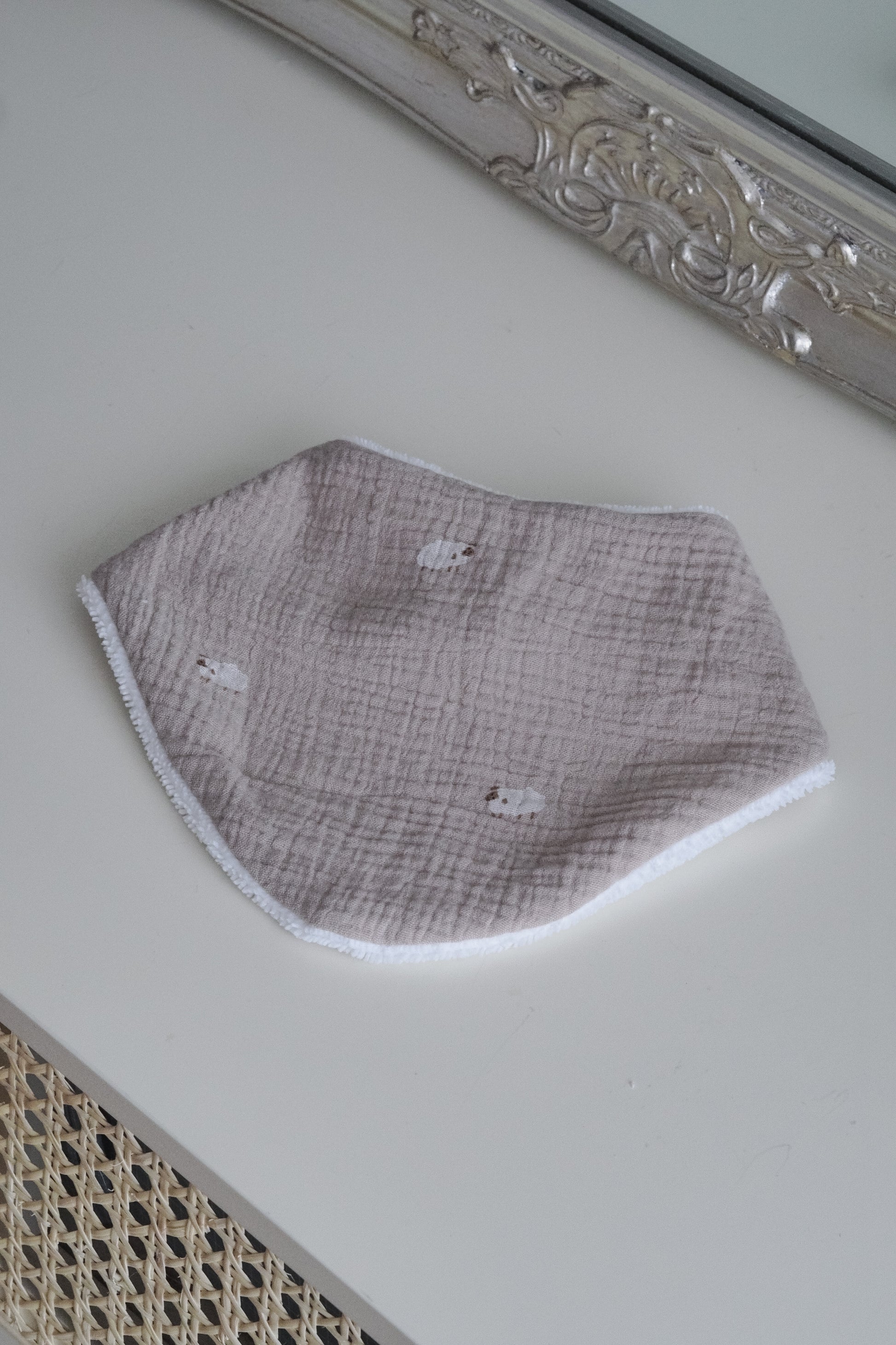 bavoir banana mouton grege double gaze de coton