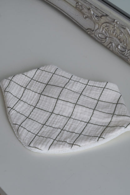 bavoir bandana carreaux sauge gaze de coton