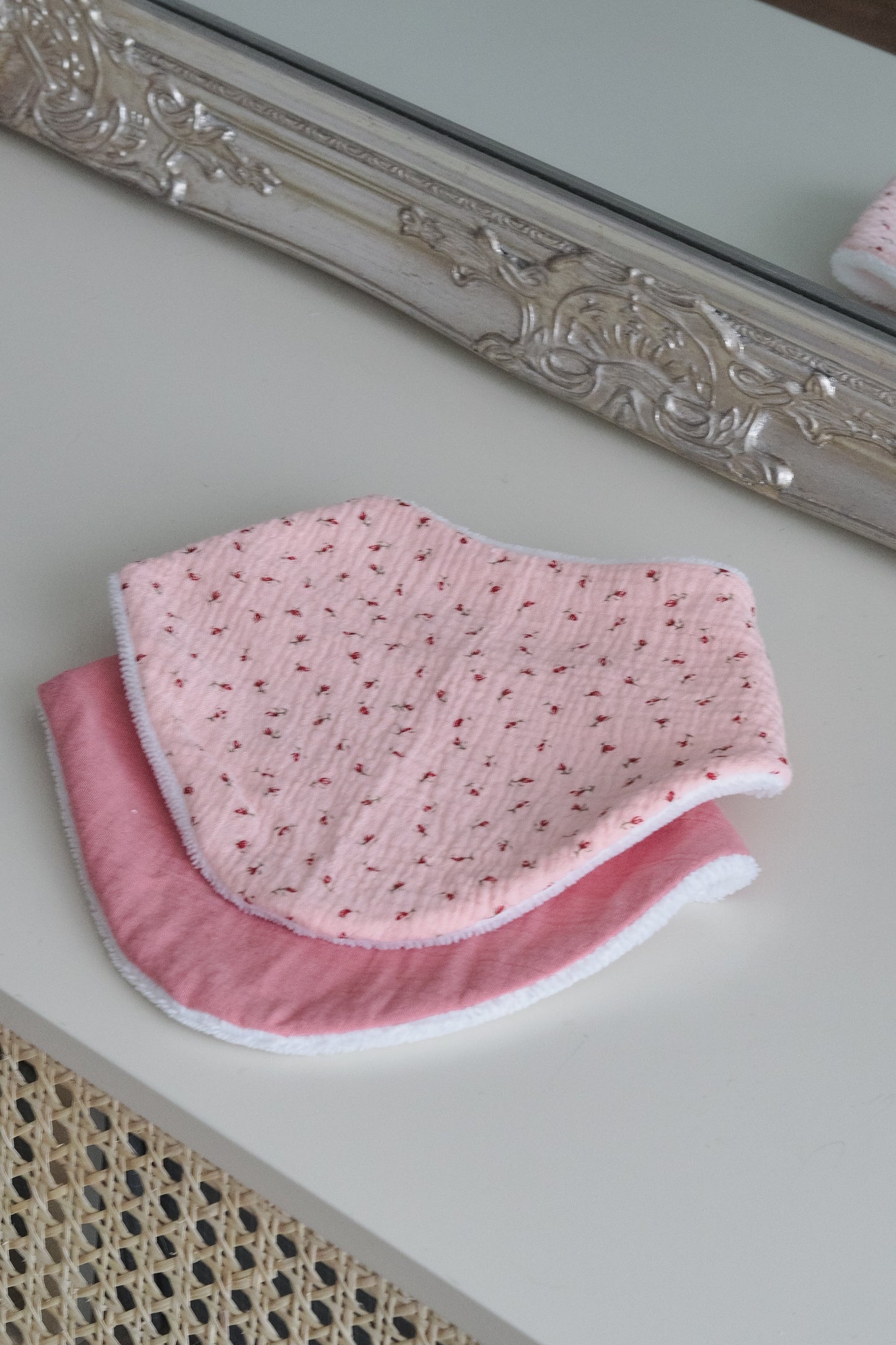bavoir bandana extra pink roses gaze de coton