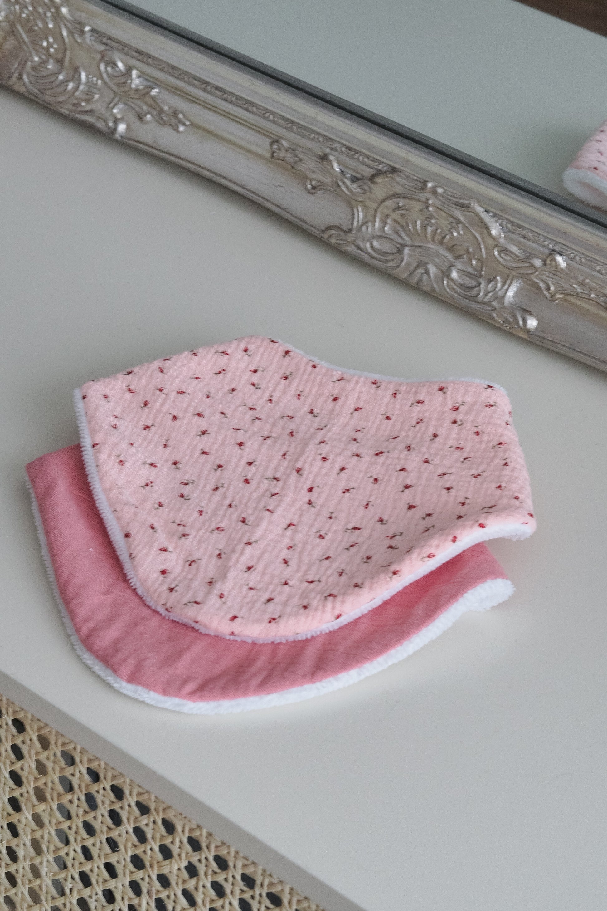 bavoir bandana extra pink roses gaze de coton