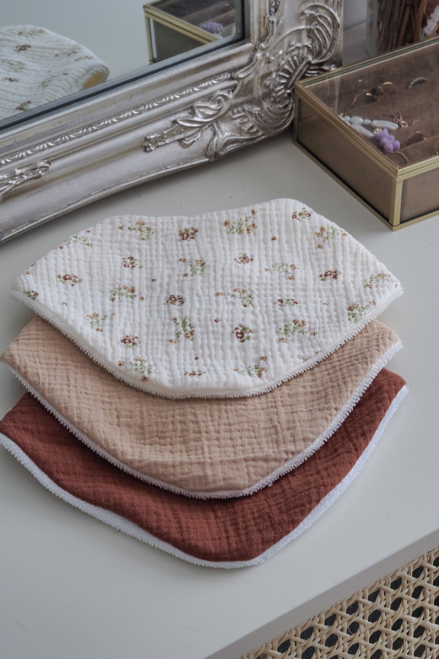 bavoir bandana natural flowers gaze de coton