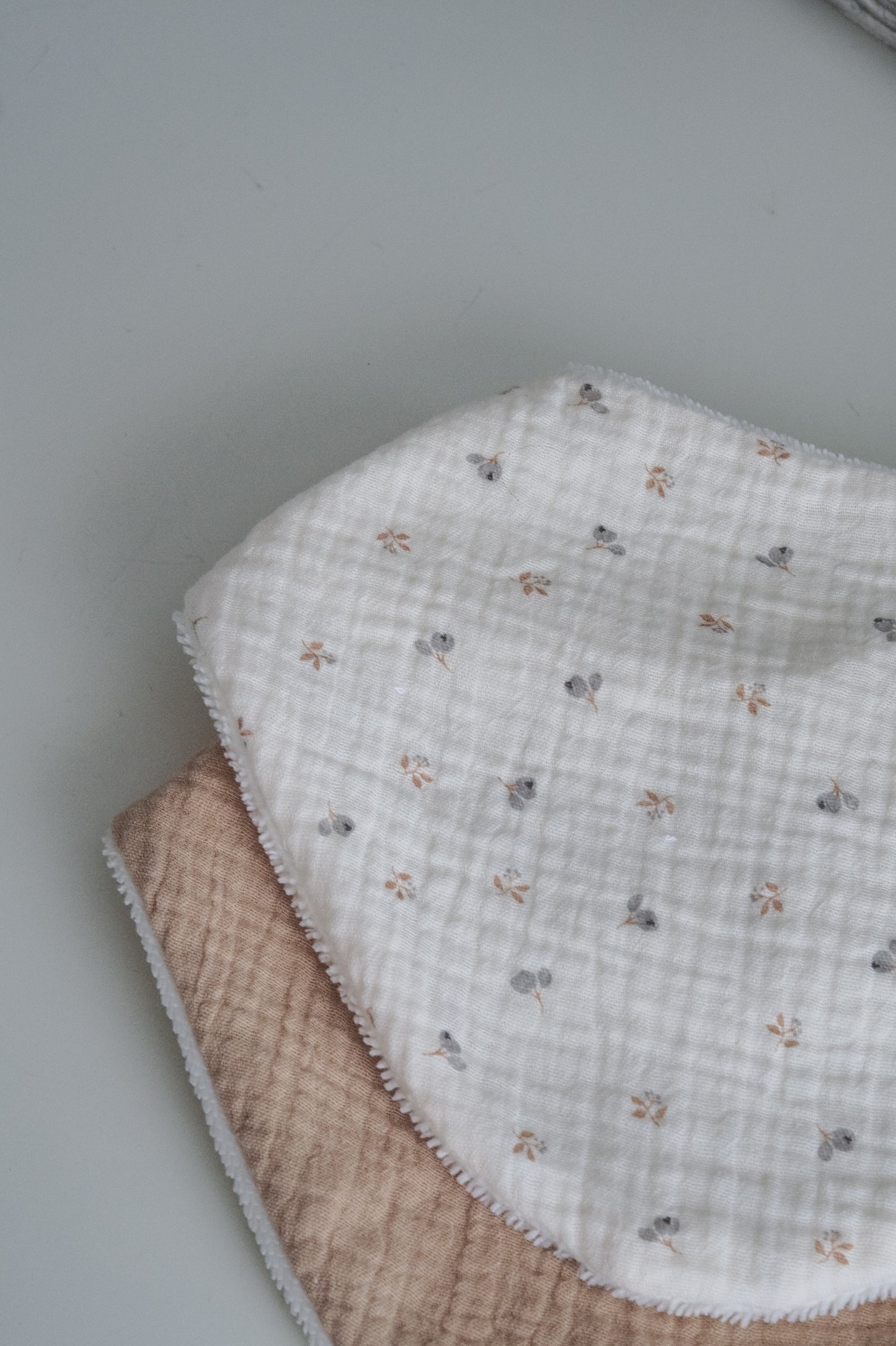 bavoir bandana olive gaze de coton